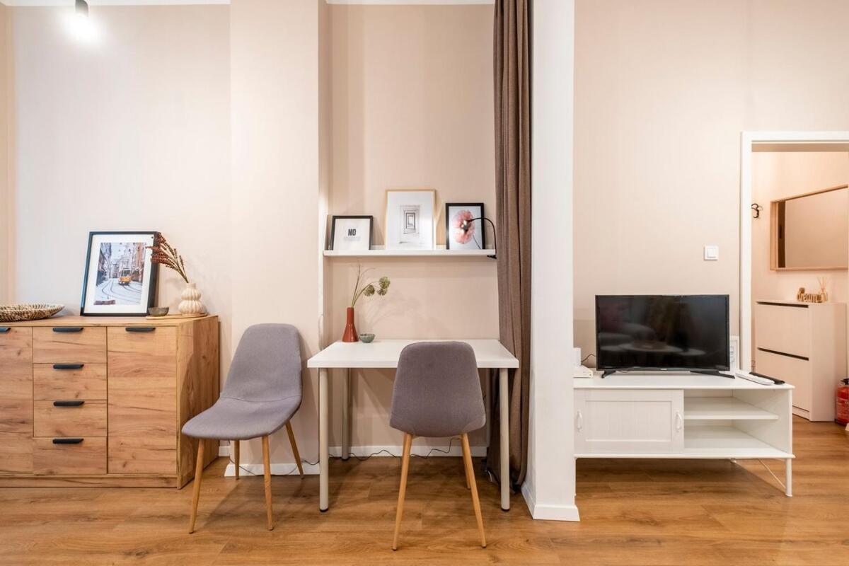 Top Centre 1 Bedroom Apt Next To Vitosha Blvd. Sofia Exterior photo