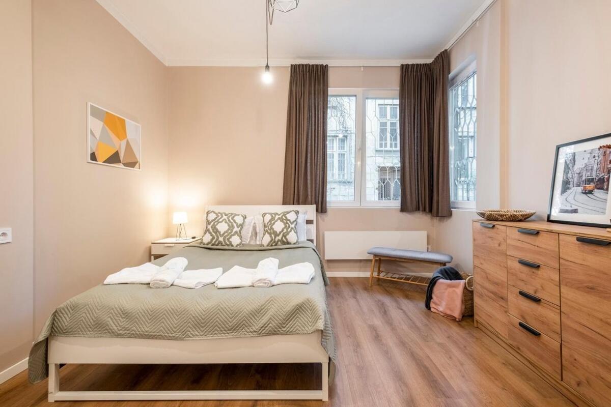Top Centre 1 Bedroom Apt Next To Vitosha Blvd. Sofia Exterior photo